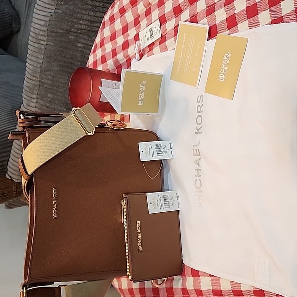 Michael Kors Jet Set Travel brown leather bag w/ coin pouch & dust bag included!